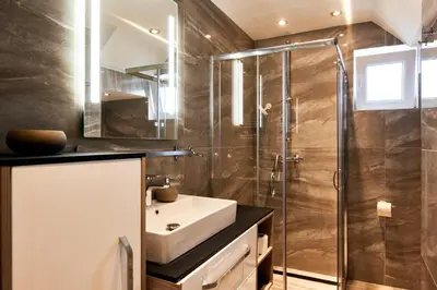 Ein Badezimmer in der Unterkunft Luxurious 3BD Villa in Prime Location of Vienna