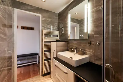 Ein Badezimmer in der Unterkunft Luxurious 3BD Villa in Prime Location of Vienna
