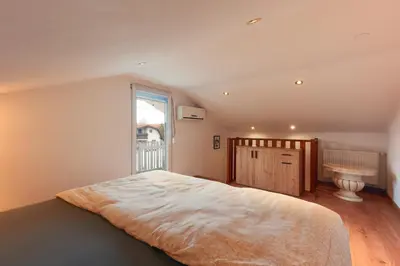 Ein Bett oder Betten in einem Zimmer der Unterkunft Luxurious 3BD Villa in Prime Location of Vienna