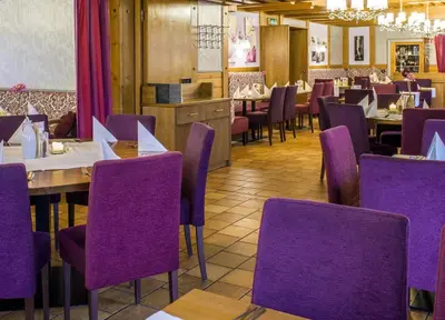 Ein Restaurant oder anderes Speiselokal in der Unterkunft Gasthof Keller