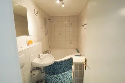 Ein Badezimmer in der Unterkunft Gemütliche Ferienwohnung Nahe Mariahilfer Straße