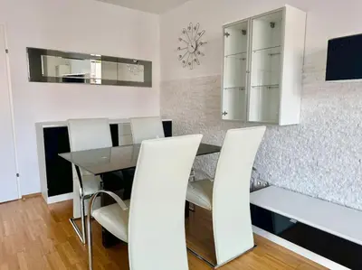 TV/Unterhaltungsangebot in der Unterkunft 115 m2 Maisonette with Free Parking