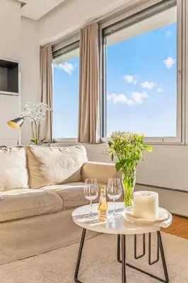 Ein Sitzbereich in der Unterkunft Free car parking Appartement- 25min to Downtown