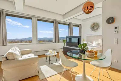 TV/Unterhaltungsangebot in der Unterkunft Free car parking Appartement- 25min to Downtown
