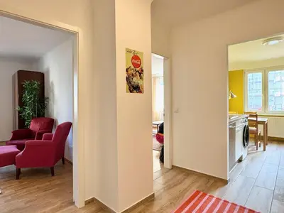 Ein Sitzbereich in der Unterkunft Sonnige Wohnung beim Yppenplatz
