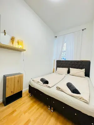 Grundriss der Unterkunft 10 BR Apartment for Groups, 8-Min to Rathausplatz