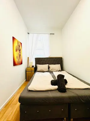 Grundriss der Unterkunft 10 BR Apartment for Groups, 8-Min to Rathausplatz