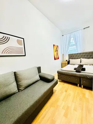 Grundriss der Unterkunft 10 BR Apartment for Groups, 8-Min to Rathausplatz