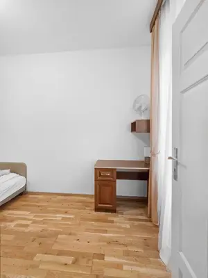 Ein Bett oder Betten in einem Zimmer der Unterkunft Two-Bedroom Balcony Retreat for 4 Near Millennium Tower