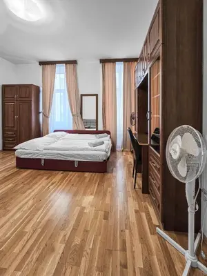 Ein Bett oder Betten in einem Zimmer der Unterkunft Spacious 3-Bedroom Retreat with Balcony for 8 Near Millennium Tower