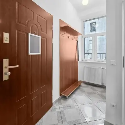 Elegant 3-Bedroom Getaway with Balcony for Groups up to 7