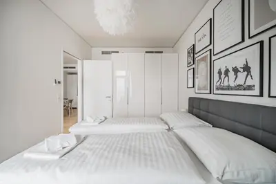 Ein Bett oder Betten in einem Zimmer der Unterkunft Stylish Apartment with Balcony and Pool