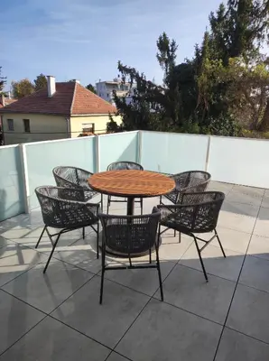 Ein Balkon oder eine Terrasse in der Unterkunft Luxus Penthouse gegenüber Vienna International Centre und Kaiserwasser