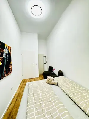 Ein Bett oder Betten in einem Zimmer der Unterkunft Cozy Private Rooms in 9-Bedroom Apartment Near Augarten