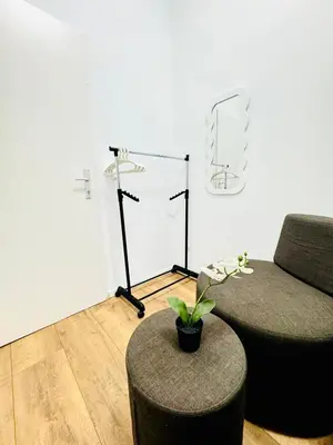 Ein Sitzbereich in der Unterkunft Cozy 9BR Apartment for 18 Near Augarten