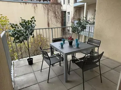 Ein Balkon oder eine Terrasse in der Unterkunft Apartment für 4 beim Westbahnhof