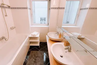 Ein Badezimmer in der Unterkunft 90qm, 3 bedrooms, near Schönbrunn, balcony - Axara Housing