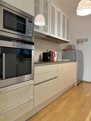 Küche/Küchenzeile in der Unterkunft Moderne Stadtwohnung mit Balkon