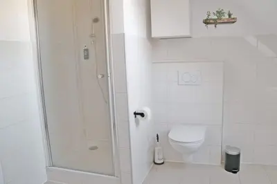 Ein Badezimmer in der Unterkunft geräumige Dachgeschoßwohnung