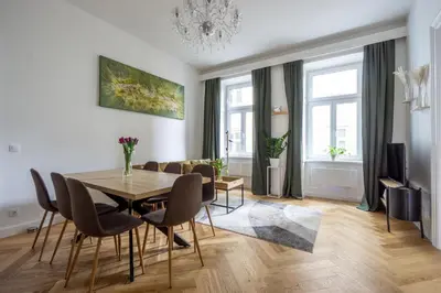 Ein Sitzbereich in der Unterkunft Central elegant Heritage Apartment with modern comfort