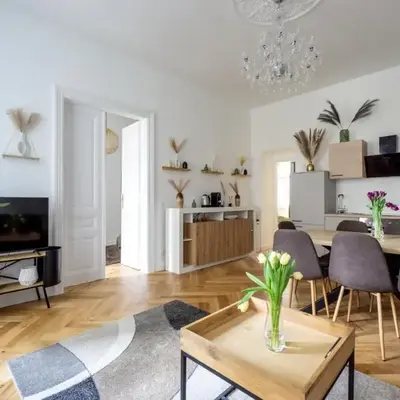 Central elegant Heritage Apartment with modern comfort