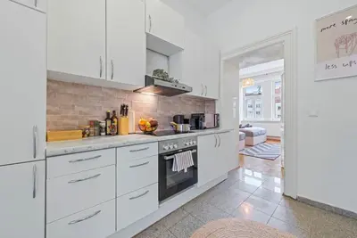 Küche/Küchenzeile in der Unterkunft Stylish & Modern Viennese Apartment