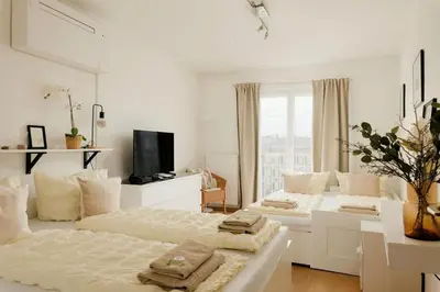 TV/Unterhaltungsangebot in der Unterkunft Family Comfy Apartments by Mariahilfer Straße Shopping Street 24H Check-in