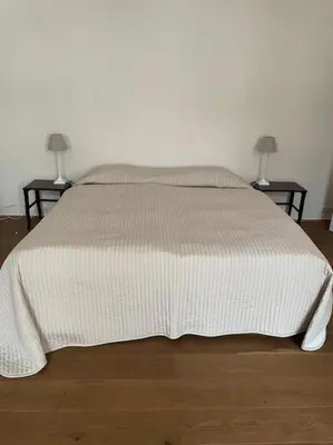 Ein Bett oder Betten in einem Zimmer der Unterkunft Quiet apartment close to center