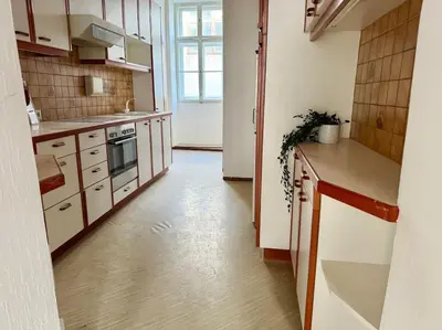 Küche/Küchenzeile in der Unterkunft 110 m2 Sunny & Central Long Term Apartment - Free Parking