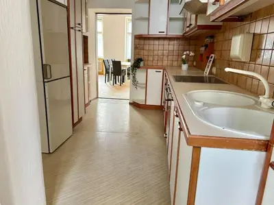 Küche/Küchenzeile in der Unterkunft 110 m2 Sunny & Central Long Term Apartment - Free Parking