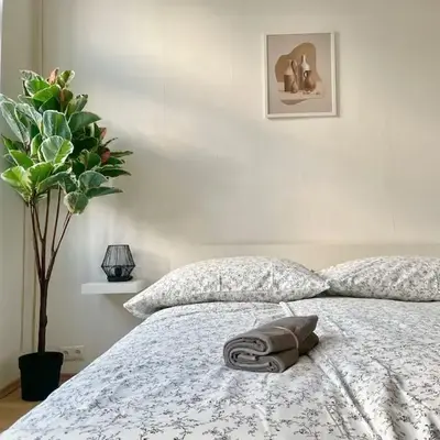 110 m2 Sunny & Central Long Term Apartment - Free Parking