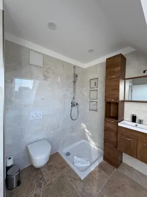 Ein Badezimmer in der Unterkunft FeelHome-Terrasse-4 Gäste-WiFi