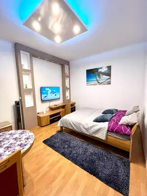 Ein Bett oder Betten in einem Zimmer der Unterkunft Trendiges Appartment im Wiener Künstlerviertel
