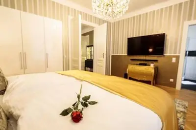 Ein Bett oder Betten in einem Zimmer der Unterkunft Sophie's Place Augarten - Lifestyle City Apartments Vienna Parking