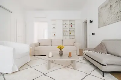 Ein Sitzbereich in der Unterkunft Ultra Spacious 3-Bedroom 3-Bath Steps from Vienna's Historic Heart