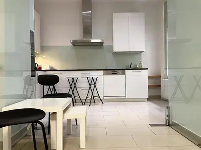 Küche/Küchenzeile in der Unterkunft Luxury Serviced 3-Bedroom Flat in Vienna's 1st District