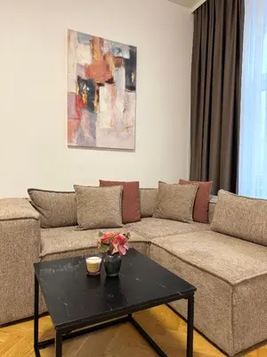 Ein Sitzbereich in der Unterkunft Elegant und Zentral - Apartment nahe Staatsoper und Altstadt