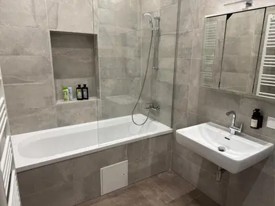 Ein Badezimmer in der Unterkunft Elegant und Zentral - Apartment nahe Staatsoper und Altstadt