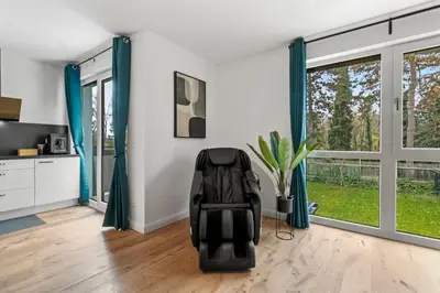 TV/Unterhaltungsangebot in der Unterkunft NobleNest Deluxe - Massage - Kaffee - Arbeitsplatz
