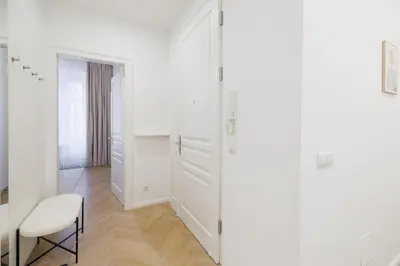 Grundriss der Unterkunft Stylish 1-Bedroom 2-Bath by Canal Minutes from Historic Centre