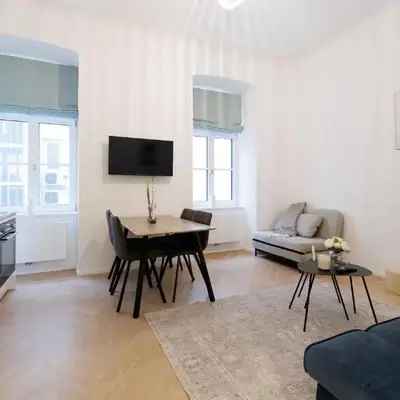 Stylish 1-Bedroom 2-Bath by Canal Minutes from Historic Centre