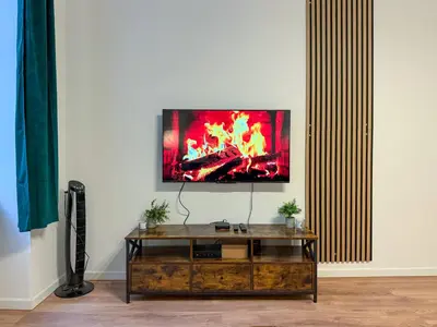 TV/Unterhaltungsangebot in der Unterkunft Enjoy Apartments, AC, Quiet Street, Couple Getaway