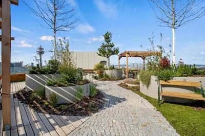 Ein Garten an der Unterkunft HANS-Y Apartments inklusive Outdoorpool & Bar