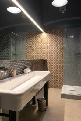 Ein Badezimmer in der Unterkunft AWerner Suites Belvedere - Der Eisenwarenhändler