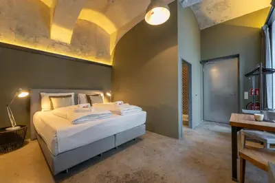 Ein Bett oder Betten in einem Zimmer der Unterkunft AWerner Suites Belvedere - Der Schmied