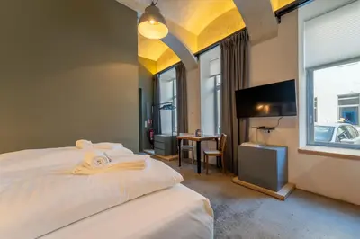 Ein Bett oder Betten in einem Zimmer der Unterkunft AWerner Suites Belvedere - Der Schmied