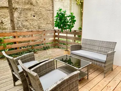 Grundriss der Unterkunft Cosy Apartment with Terrace & Free Parking