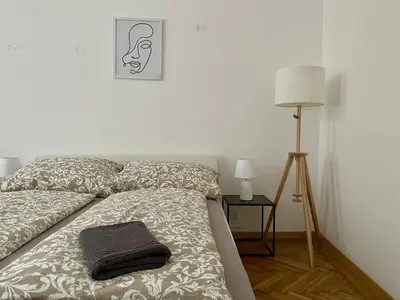 Ein Bett oder Betten in einem Zimmer der Unterkunft Cosy Apartment with Terrace & Free Parking