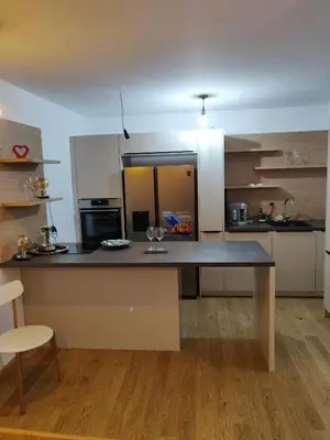 Küche/Küchenzeile in der Unterkunft Beautiful Apartment with Parking, Brilliant Location