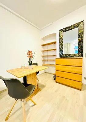 Grundriss der Unterkunft Spacious 7BR Apartment, Prime Location